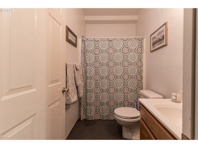 1157 8TH St, Bandon, OR 97411
