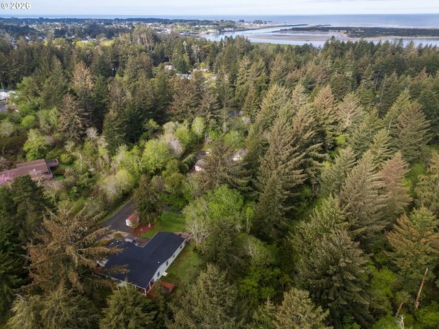 1157 8TH St, Bandon, OR 97411