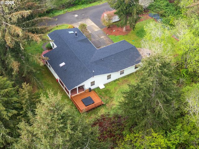 1157 8TH St, Bandon, OR 97411