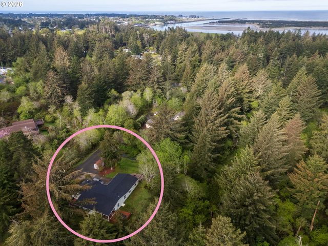 1157 8TH St, Bandon, OR 97411