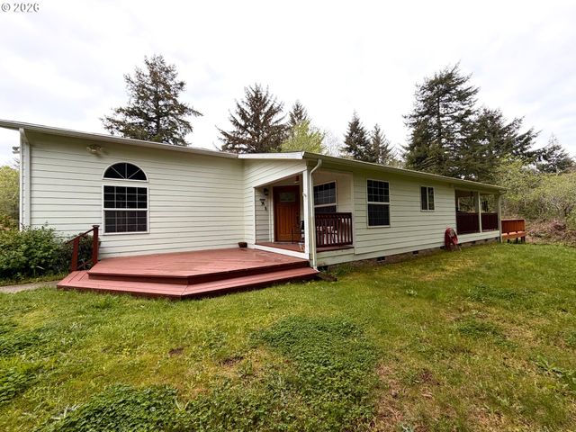 1157 8TH St, Bandon, OR 97411