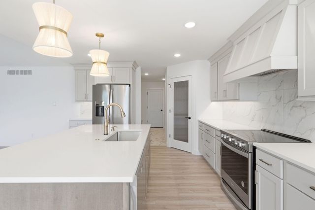 9747 S RTE N, Columbia, MO 65203