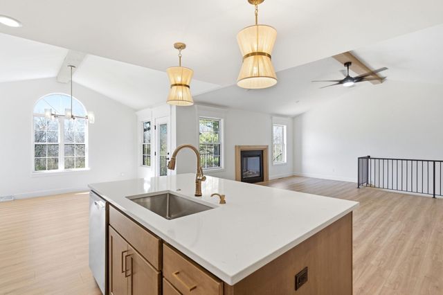 9747 S RTE N, Columbia, MO 65203