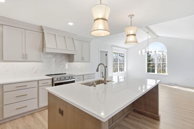 9747 S RTE N, Columbia, MO 65203