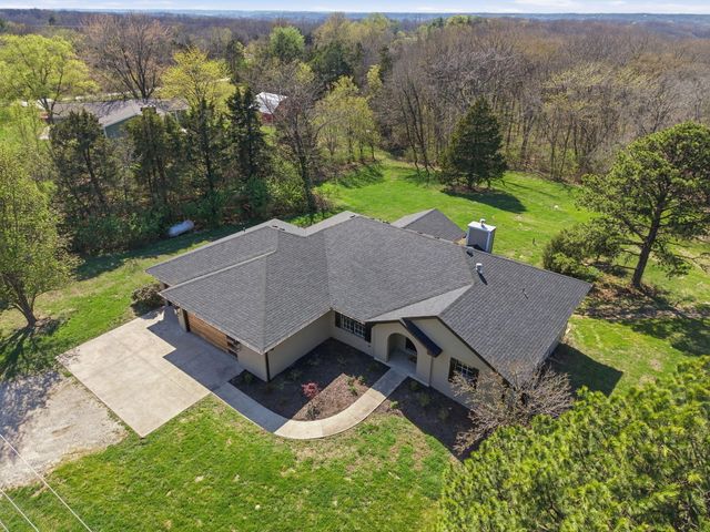 9747 S RTE N, Columbia, MO 65203