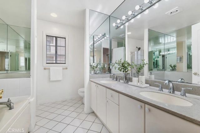 4520 Pennsylvania Avenue 137, La Crescenta, CA 91214