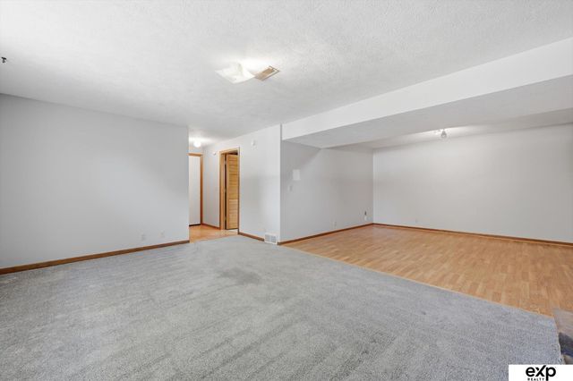 5819 N 127th Avenue Circle, Omaha, NE 68164