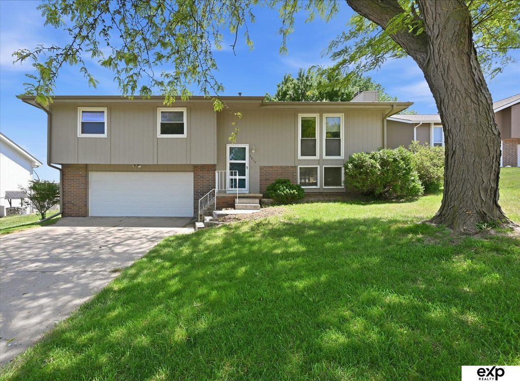 5819 N 127th Avenue Circle, Omaha, NE 68164
