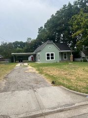 318 S Baker Street, Granbury, TX 76048