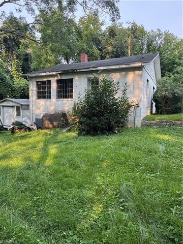 132 Orchard Street, Mount Airy, NC 27030