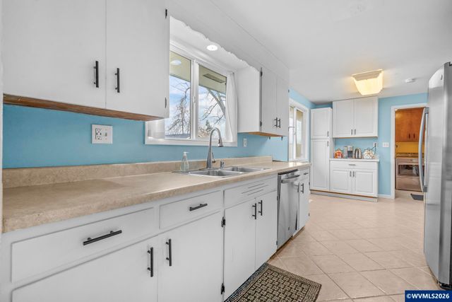 586 45th Pl NE, Salem, OR 97301