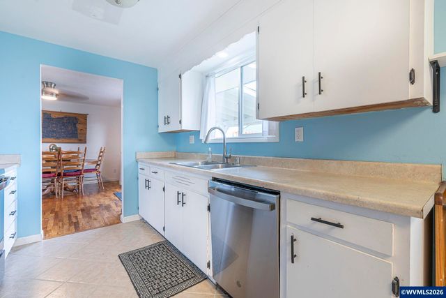 586 45th Pl NE, Salem, OR 97301