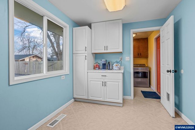 586 45th Pl NE, Salem, OR 97301