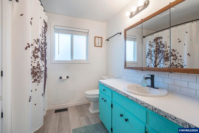 586 45th Pl NE, Salem, OR 97301