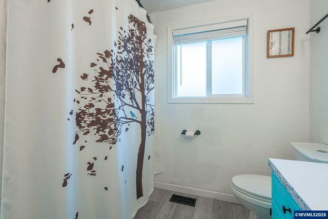 586 45th Pl NE, Salem, OR 97301