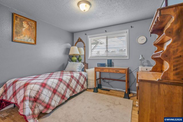 586 45th Pl NE, Salem, OR 97301