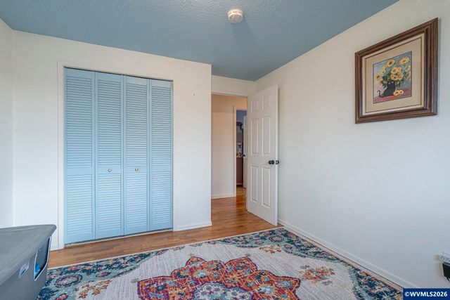 586 45th Pl NE, Salem, OR 97301