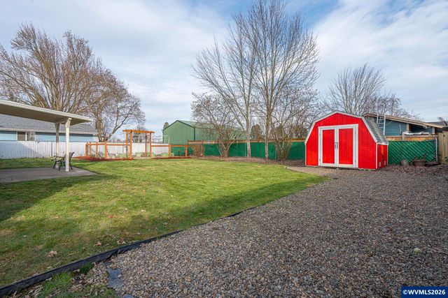 586 45th Pl NE, Salem, OR 97301