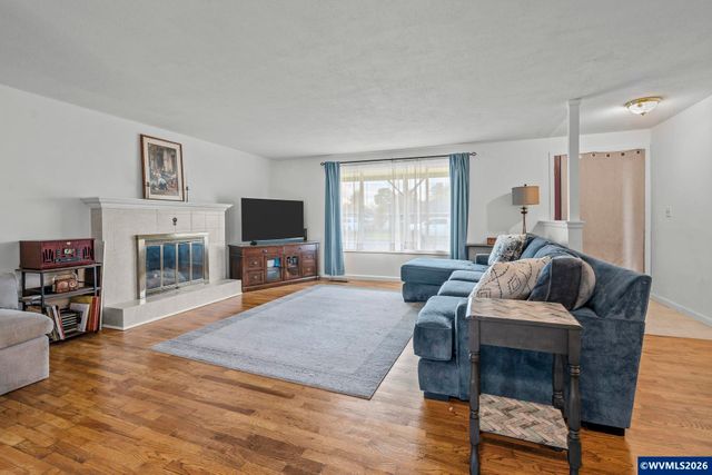 586 45th Pl NE, Salem, OR 97301