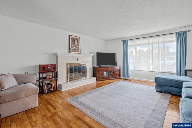 586 45th Pl NE, Salem, OR 97301