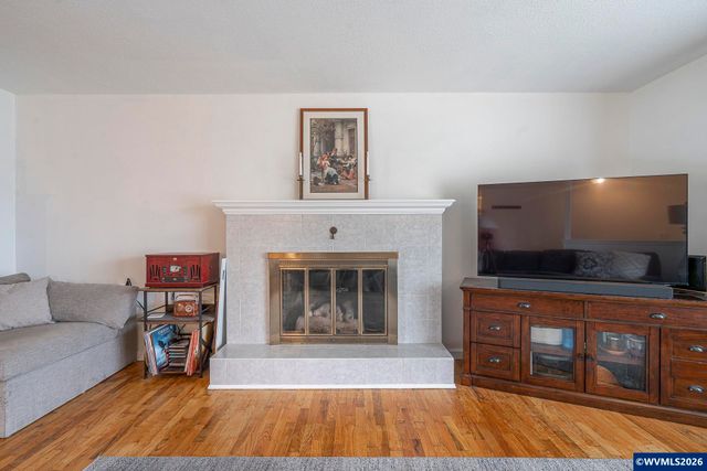 586 45th Pl NE, Salem, OR 97301