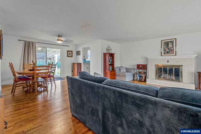 586 45th Pl NE, Salem, OR 97301