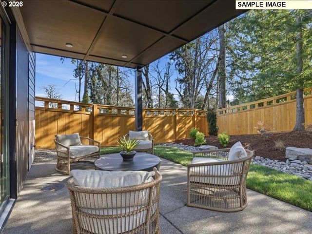 17563 HILLSIDE Dr, West Linn, OR 97068