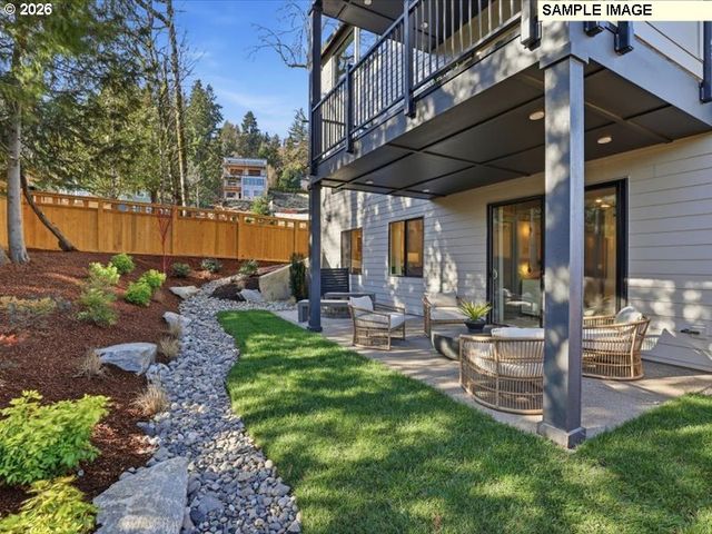 17563 HILLSIDE Dr, West Linn, OR 97068