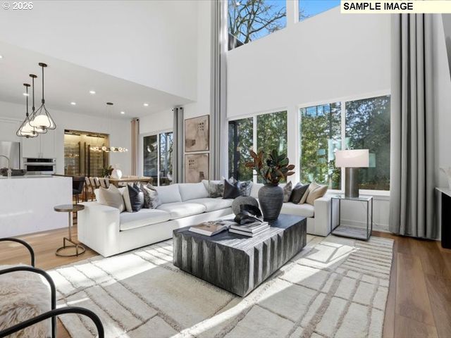 17563 HILLSIDE Dr, West Linn, OR 97068