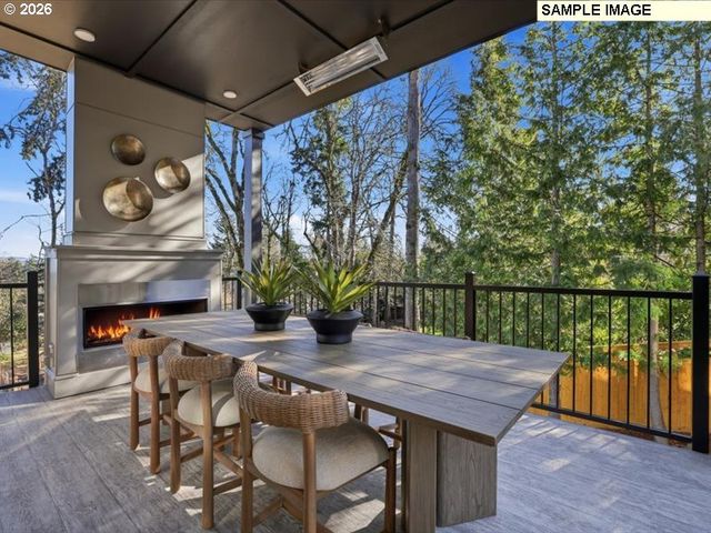 17563 HILLSIDE Dr, West Linn, OR 97068