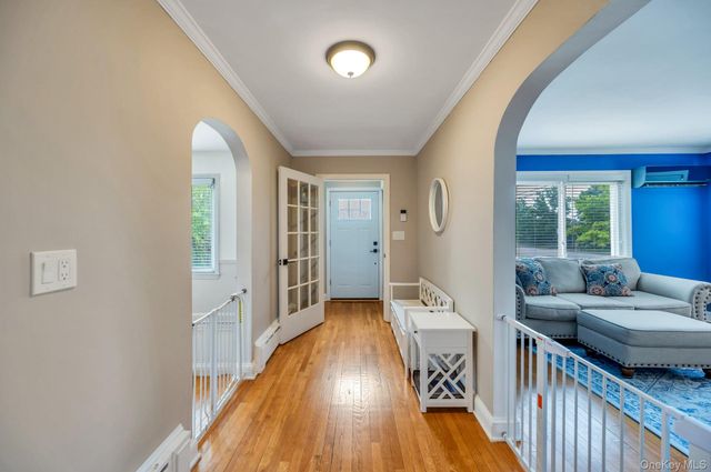 52 Yorktown Street, Rockville Centre, NY 11570