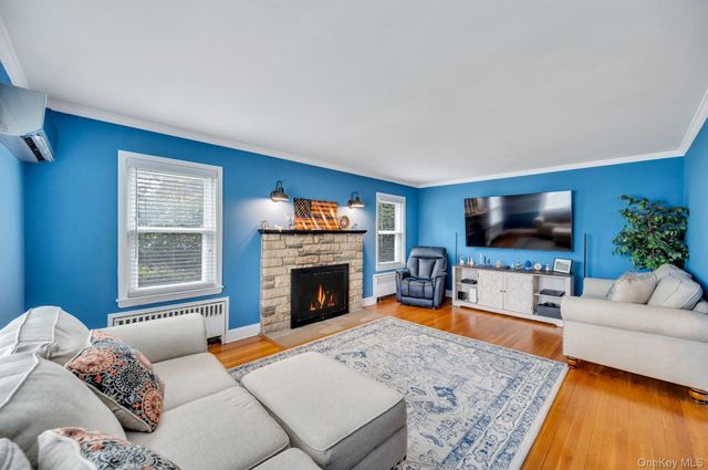 52 Yorktown Street, Rockville Centre, NY 11570