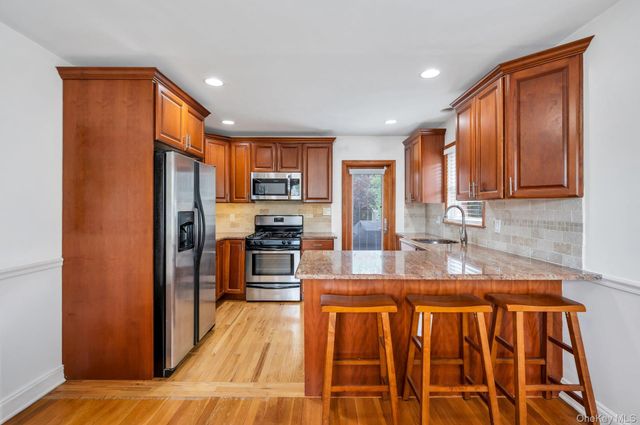 52 Yorktown Street, Rockville Centre, NY 11570