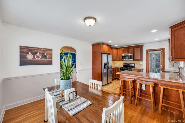 52 Yorktown Street, Rockville Centre, NY 11570