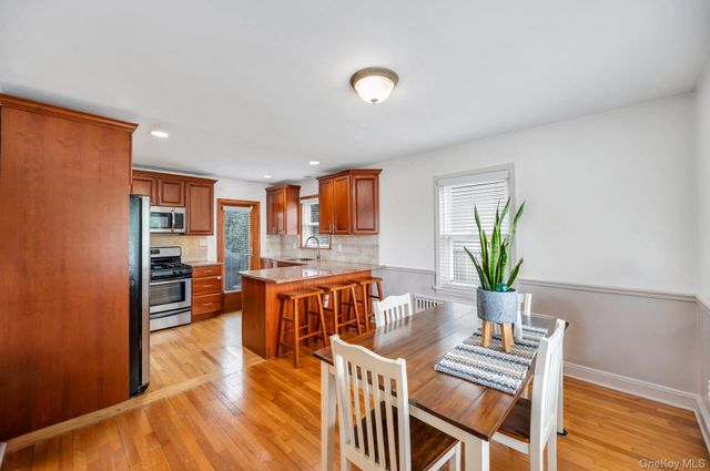 52 Yorktown Street, Rockville Centre, NY 11570