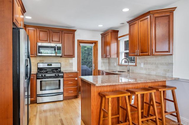 52 Yorktown Street, Rockville Centre, NY 11570