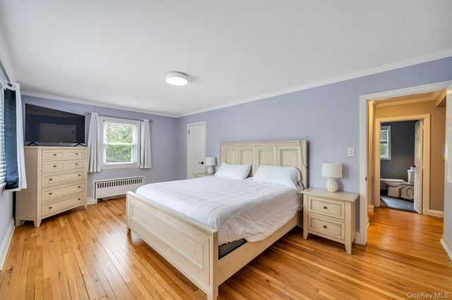 52 Yorktown Street, Rockville Centre, NY 11570