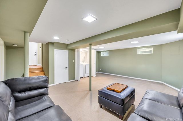 52 Yorktown Street, Rockville Centre, NY 11570