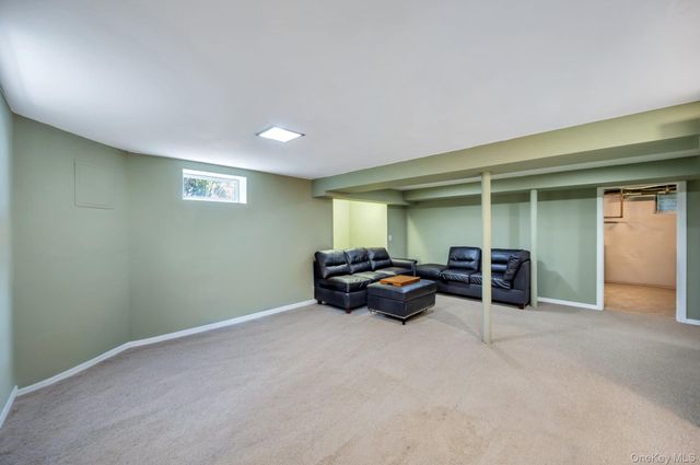 52 Yorktown Street, Rockville Centre, NY 11570