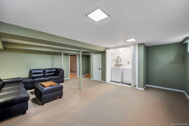 52 Yorktown Street, Rockville Centre, NY 11570