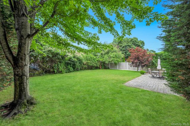 52 Yorktown Street, Rockville Centre, NY 11570