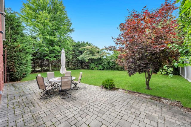52 Yorktown Street, Rockville Centre, NY 11570
