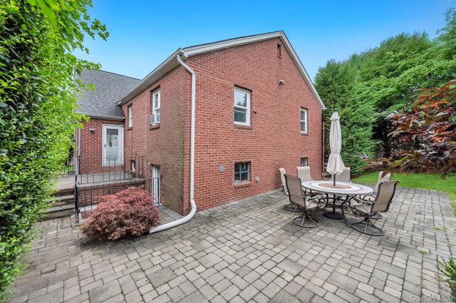 52 Yorktown Street, Rockville Centre, NY 11570