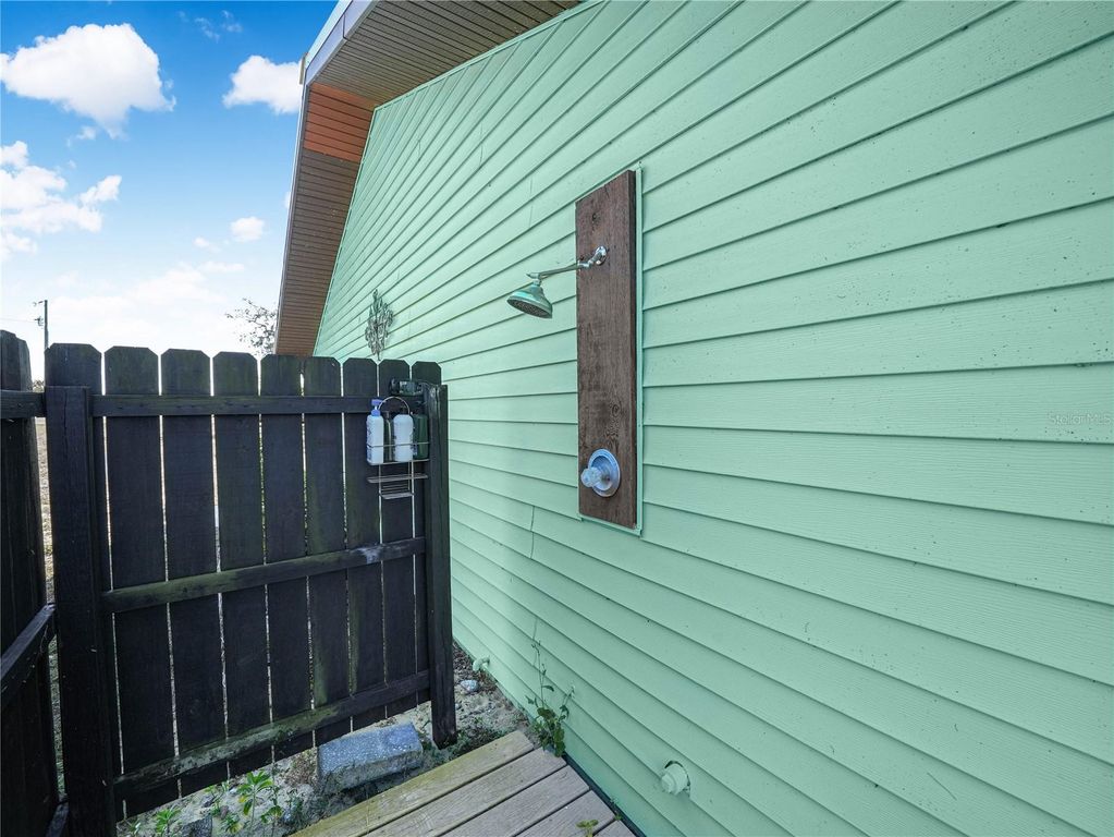 Image 13 of property listing at 1100 GOLDEN BOUGH ROAD, Lake Wales, FL 33898