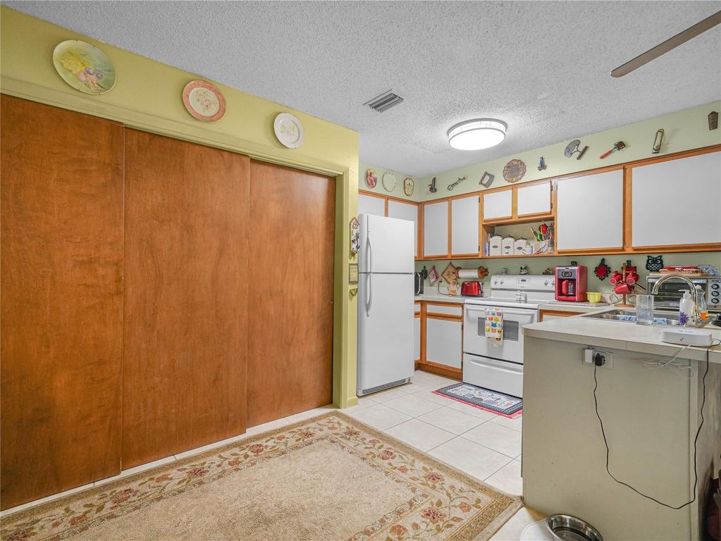 Image 19 of property listing at 1100 GOLDEN BOUGH ROAD, Lake Wales, FL 33898