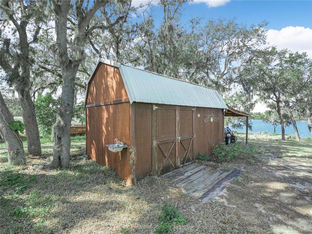 Image 29 of property listing at 1100 GOLDEN BOUGH ROAD, Lake Wales, FL 33898