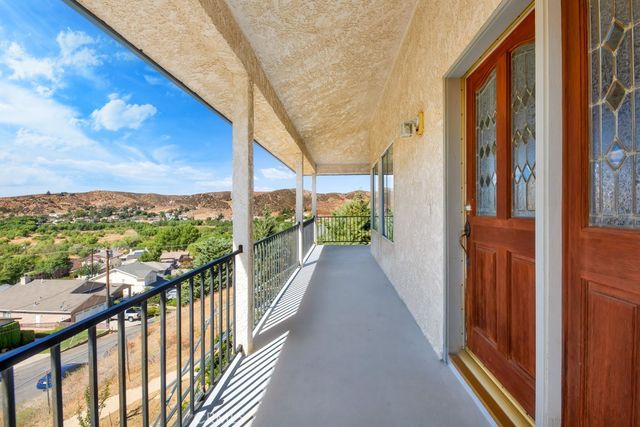 42804 Barnstead Drive, Lake Hughes, CA 93532