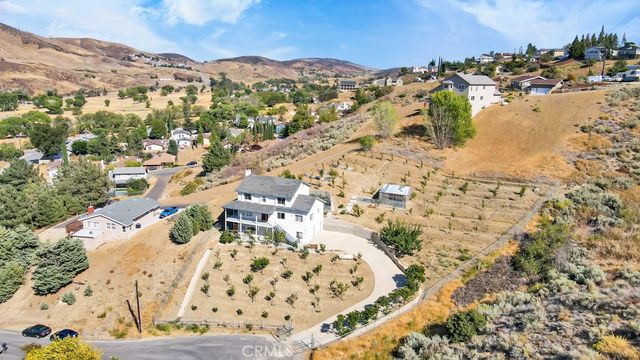 42804 Barnstead Drive, Lake Hughes, CA 93532