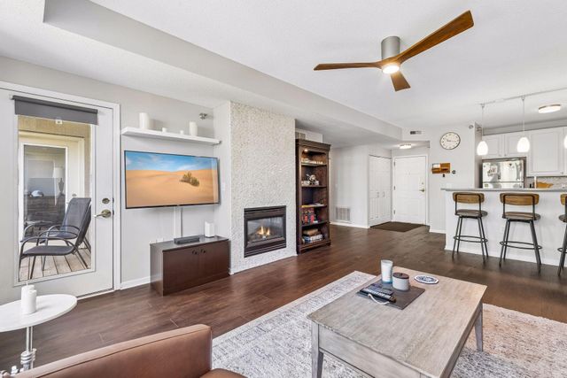 680 N 2nd Street 401, Minneapolis, MN 55401