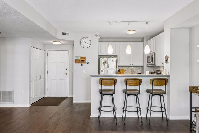 680 N 2nd Street 401, Minneapolis, MN 55401